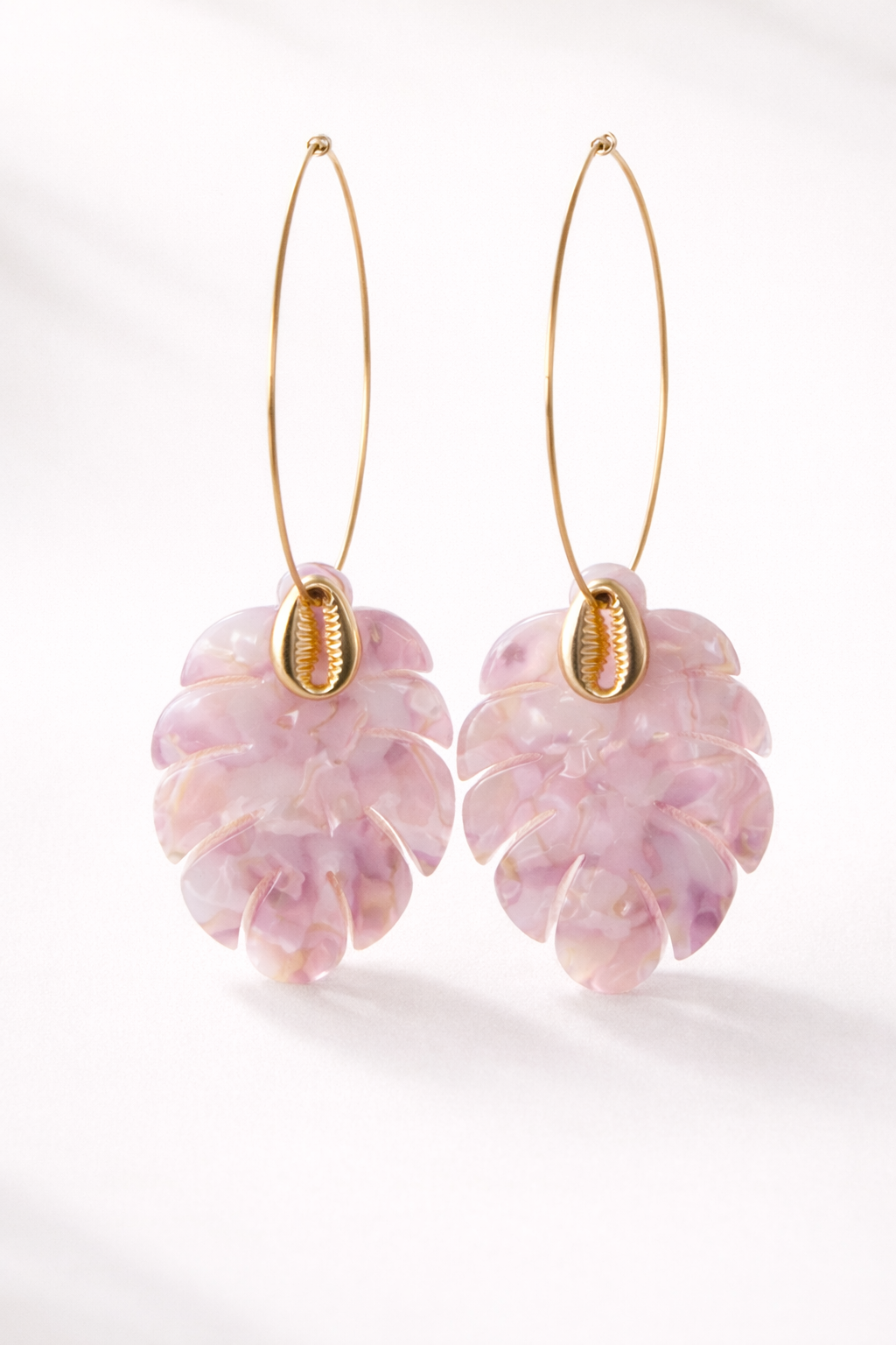 Boucles d'Oreilles Ayo — Créoles feuille & cauris