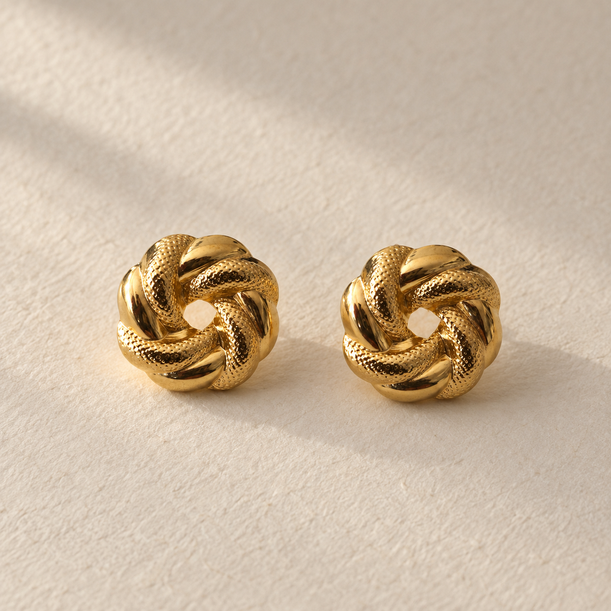 Boucles d’oreilles Lianza dorées en acier inoxydable – vue produit