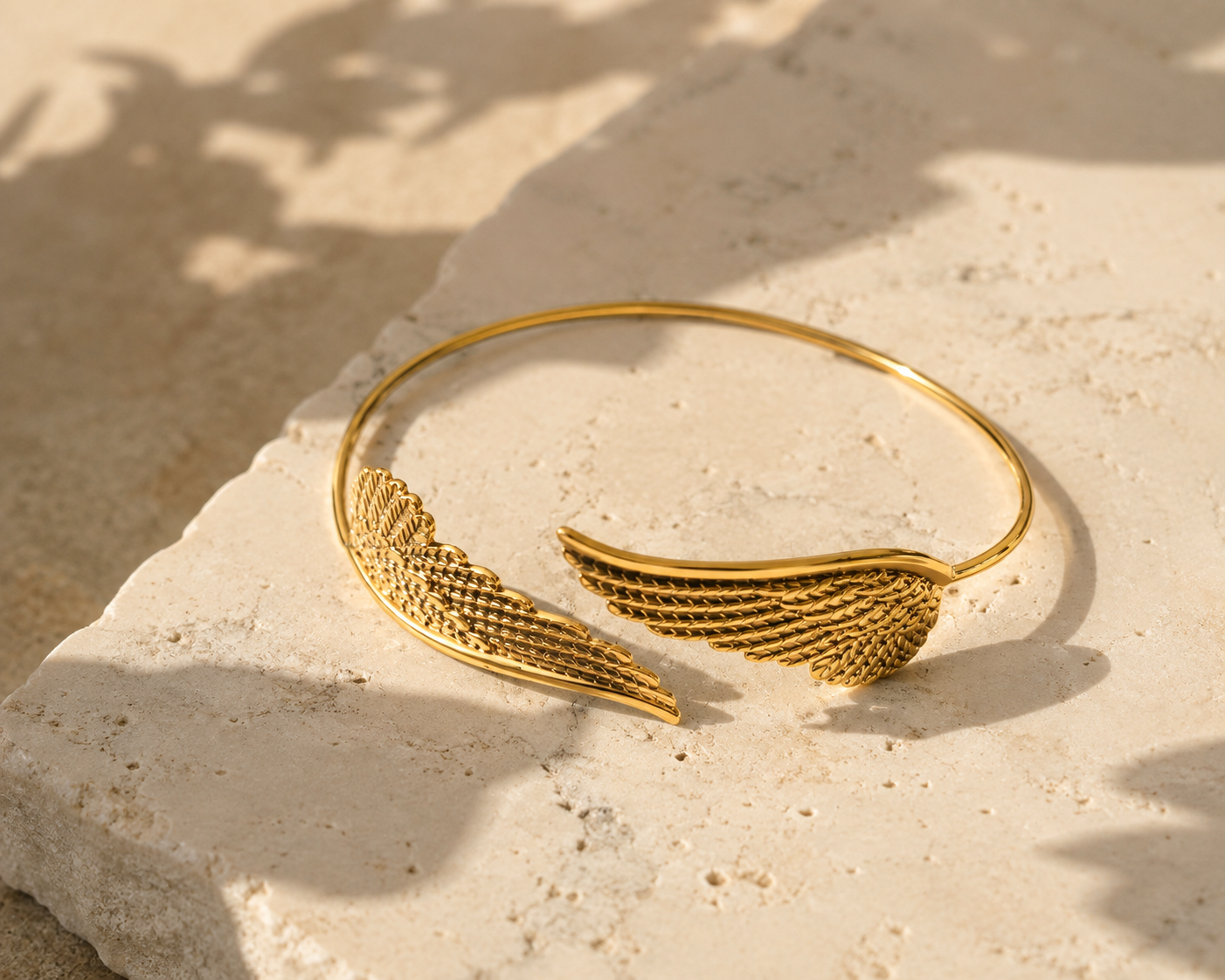 Bracelet de bras Lanvòl doré à deux ailes