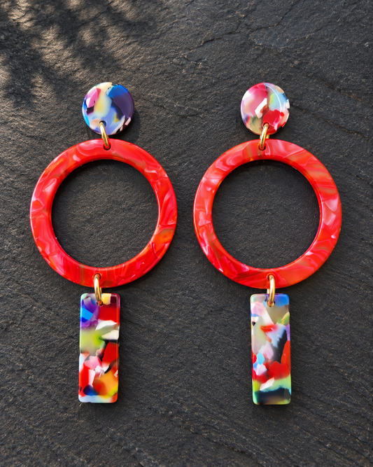 Boucles d’oreilles UMA en acétate rouge et multicolore