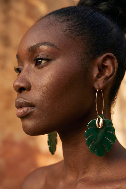 Boucles d'Oreilles Ayo — Créoles feuille & cauris