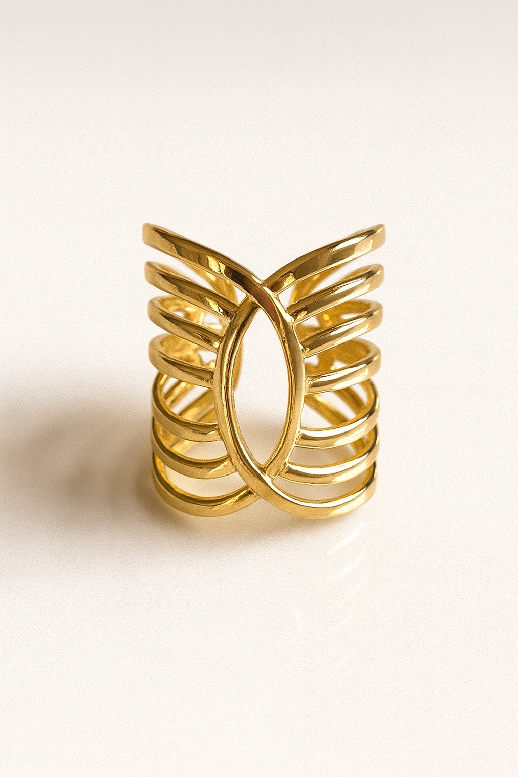 Bague Zila ouverte dorée avec arche centrale ajourée