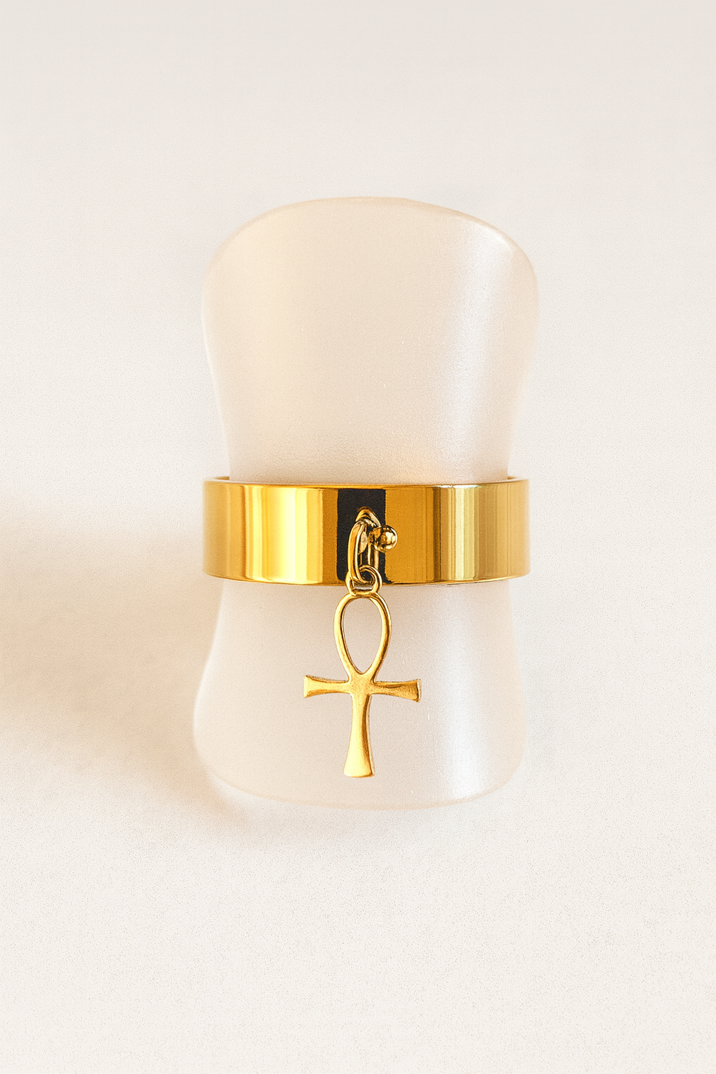 Bague Kemi dorée brillante en acier inoxydable avec symbole Ankh