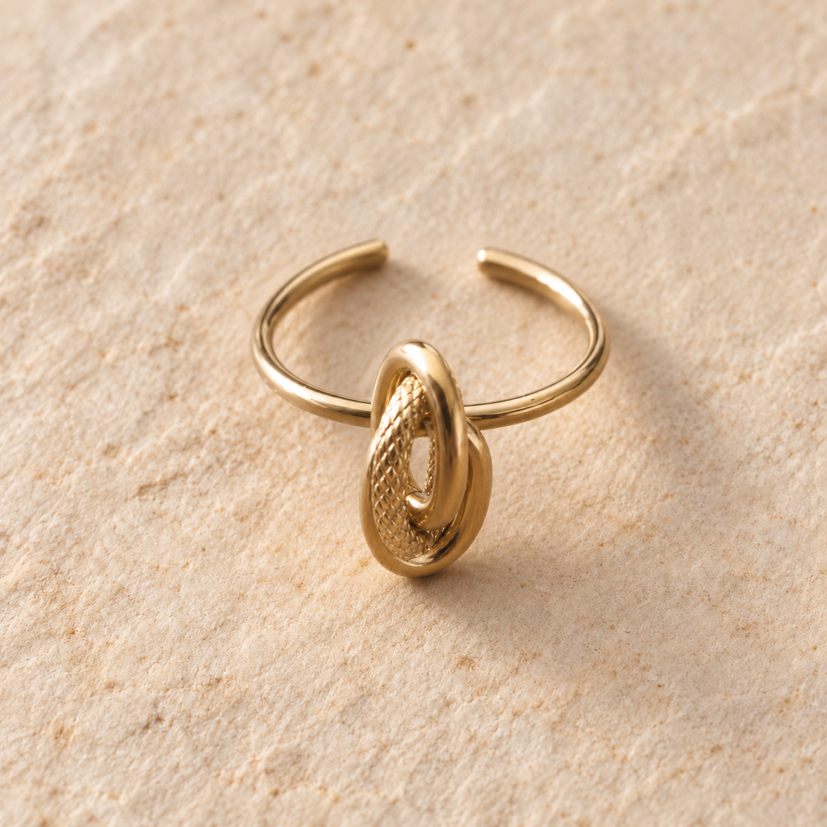 Bague ADÉLIE dorée en acier inoxydable — vue à plat