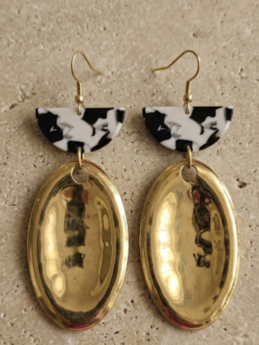 Boucles d’oreilles AMY MOUN’ - flatlay