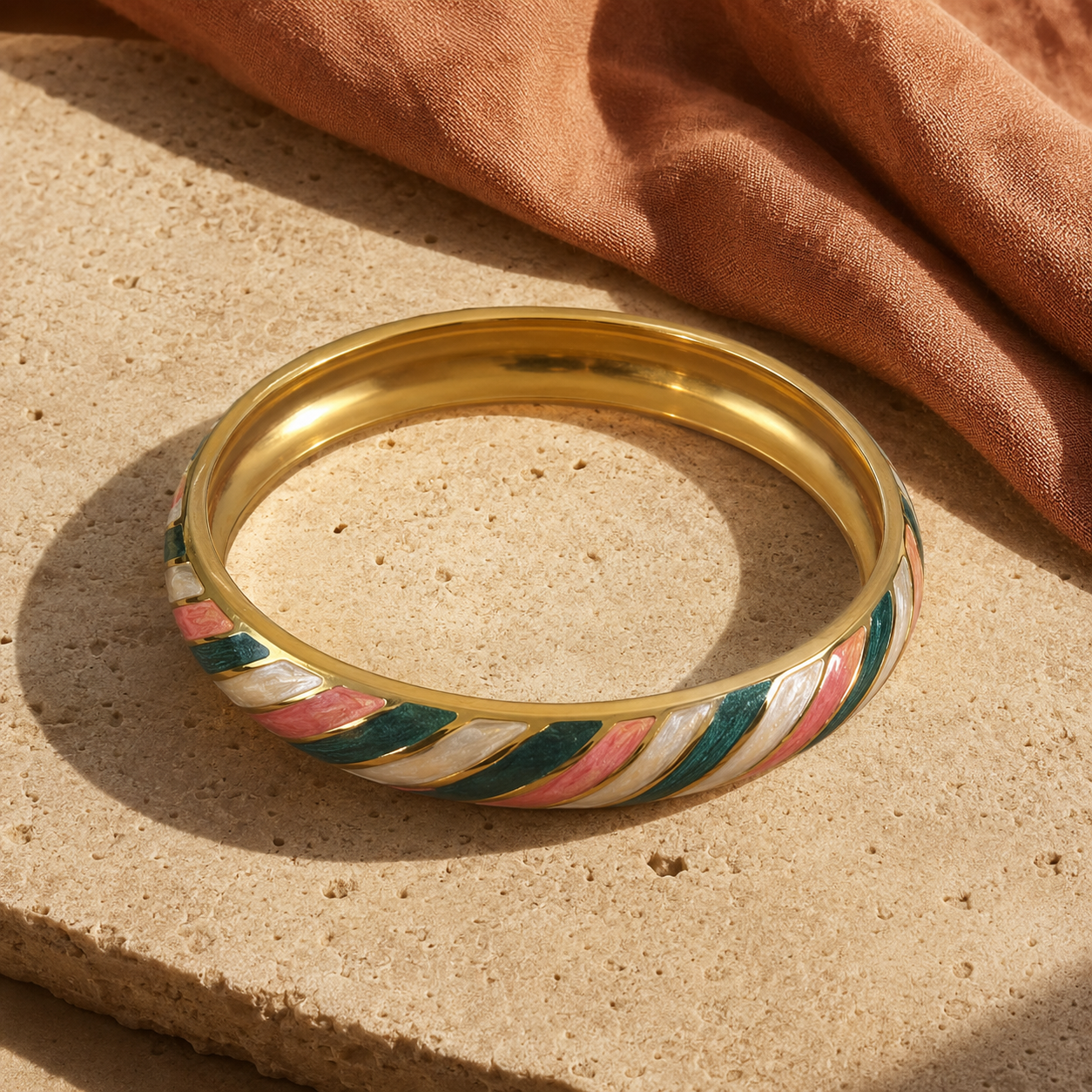 Bracelet Traversée en acier inoxydable doré, rose, vert et ivoire – vue à plat