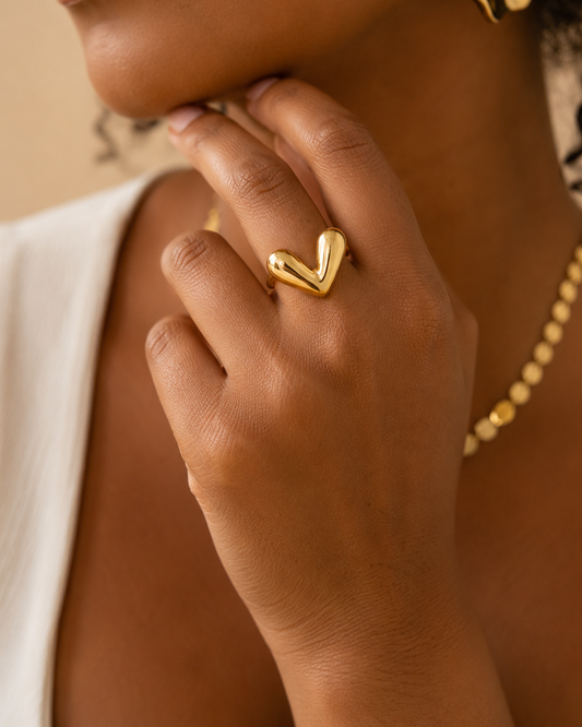 Bague Motema dorée portée